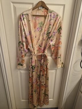 Cabernet Peach Floral Satin Robe with Lace Trim